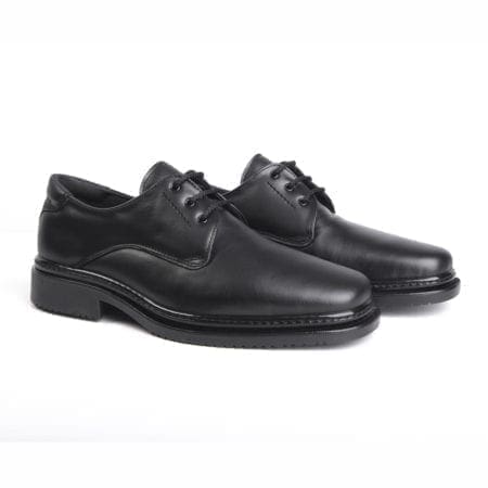 Par de zapatos blucher de color negro, modelo 5726 V2