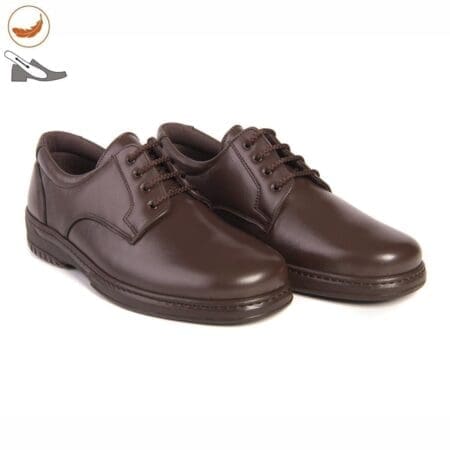 Par de zapatos de caballero tipo blucher con cordón, de color caoba, modelo 5975 V2