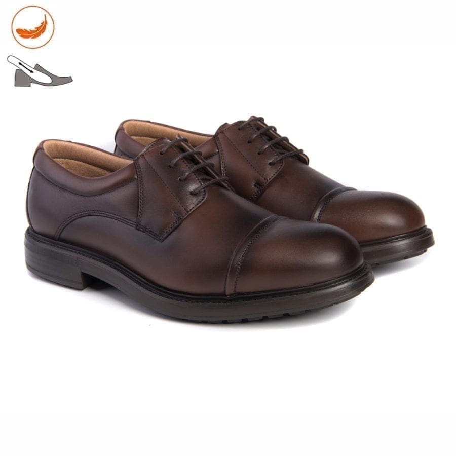 Par de zapatos tipo Oxford de color castaño, modelo 7625 V2