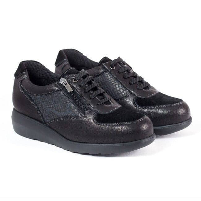 Comfortable pair of women's sports shoes with zip and laces in black, model 7777-G V2